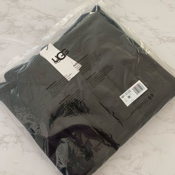 NWT UGG REY FUZZY LOGO HOODIE
small - Picture 7 of 7